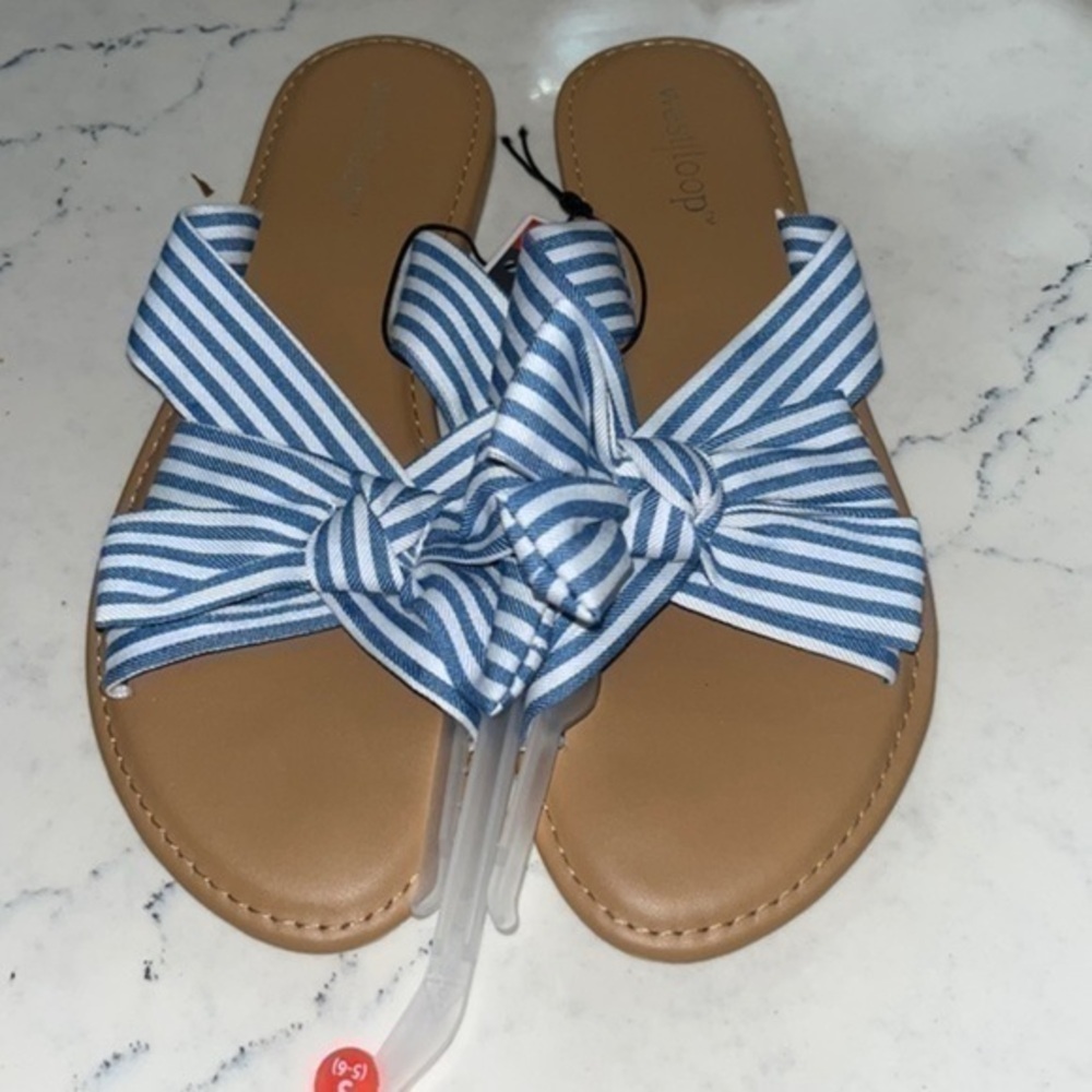 West loop sandals size 5-6 . NEW WITH TAGS